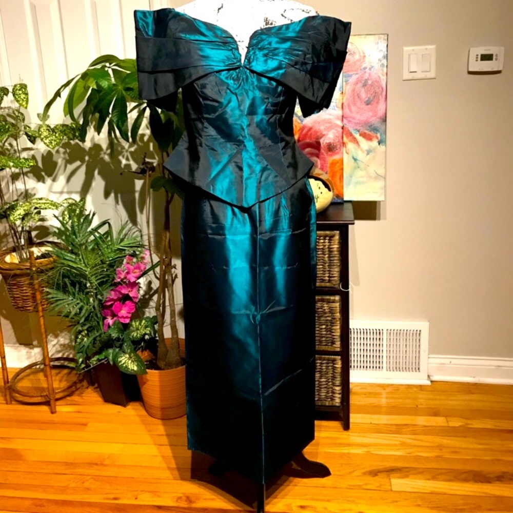 Vintage Off Shoulder vibrant emerald Taffeta Formal Evening gown matching Set S